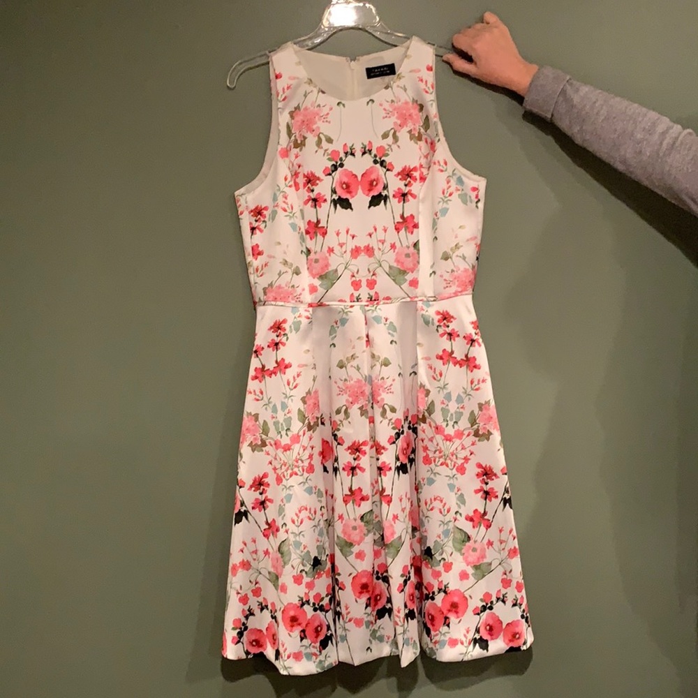 Women’s Tahari dress